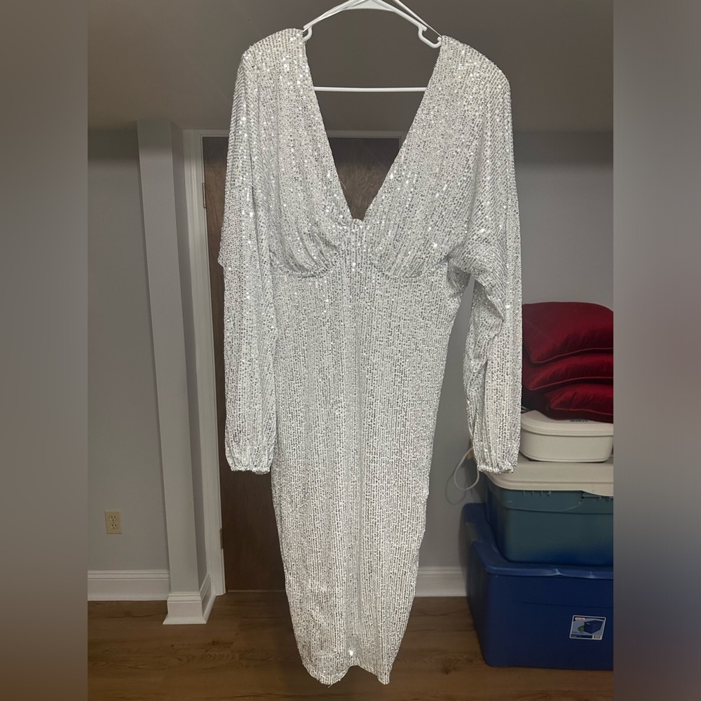WHITE SEQUENCE DRESS 💎